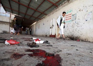 إصابة 13 شخصًا جراء انفجار قنبلة بمسجد في صنعاء.. و«داعش» يعلن مسئوليته